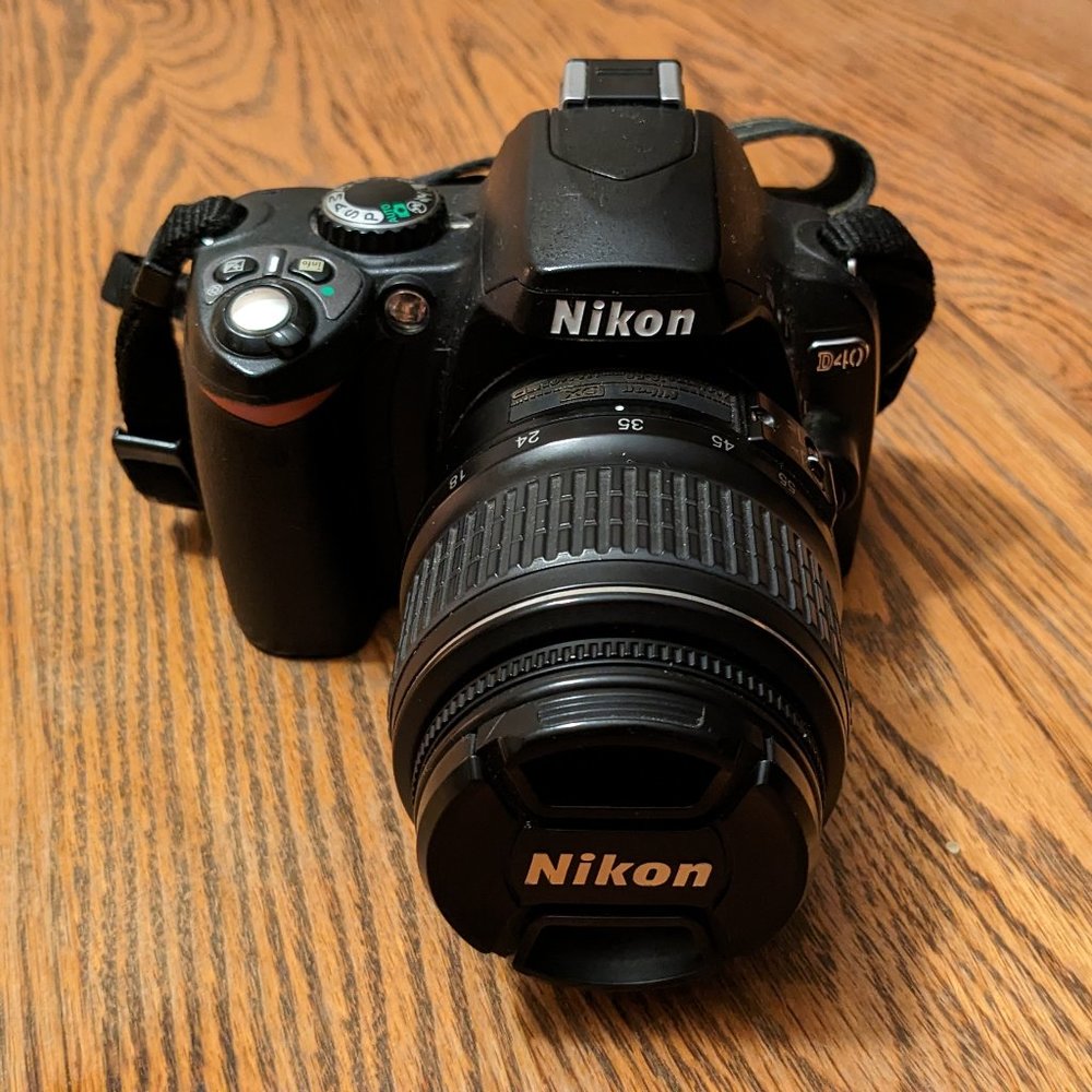 Nikon D40 DSLR Camera with 18-55mm Lens